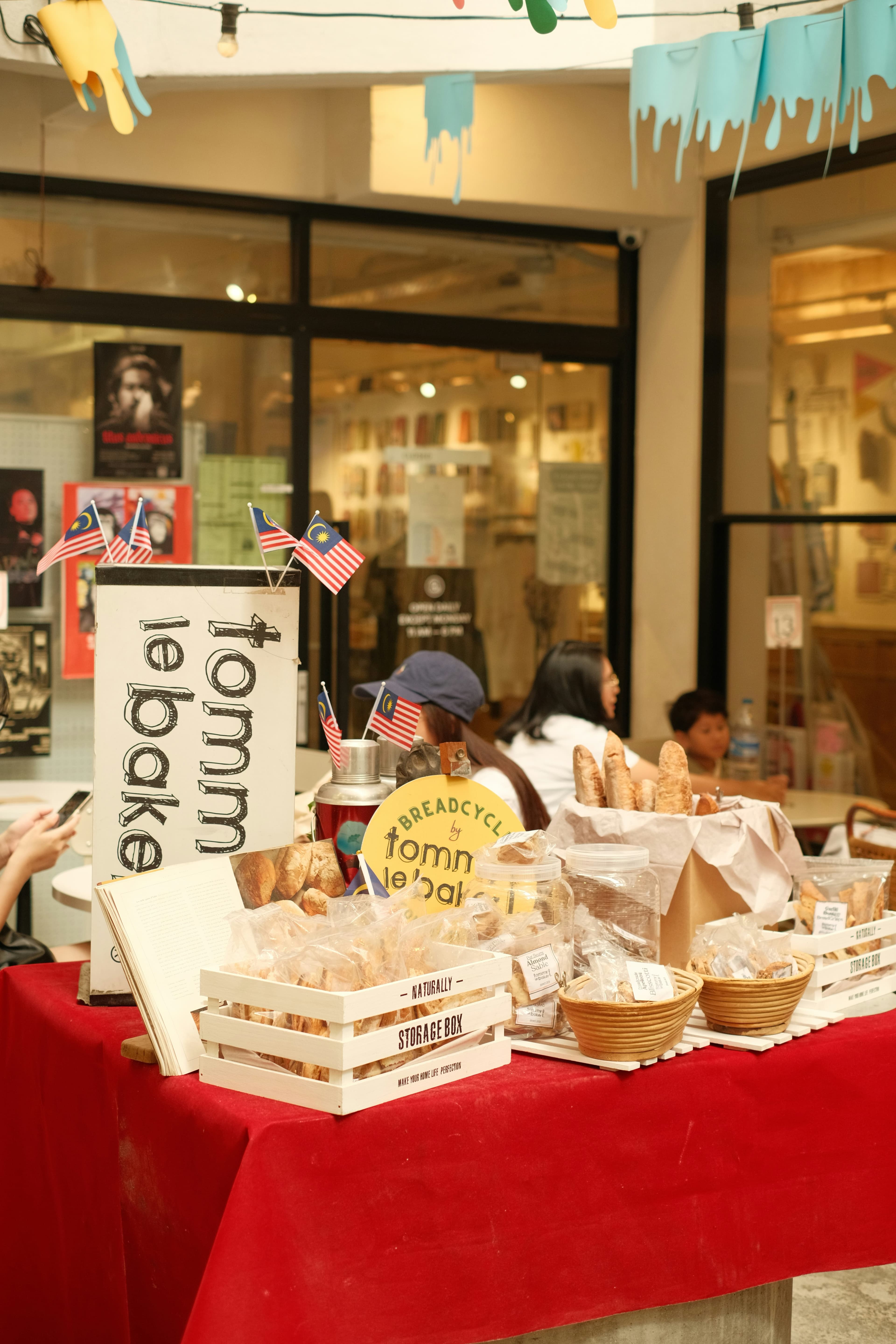 Shopping and Urban Leisure